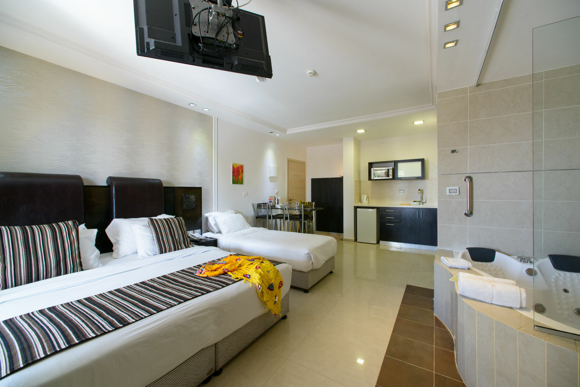 Royalty Suites Тель-Авив Экстерьер фото